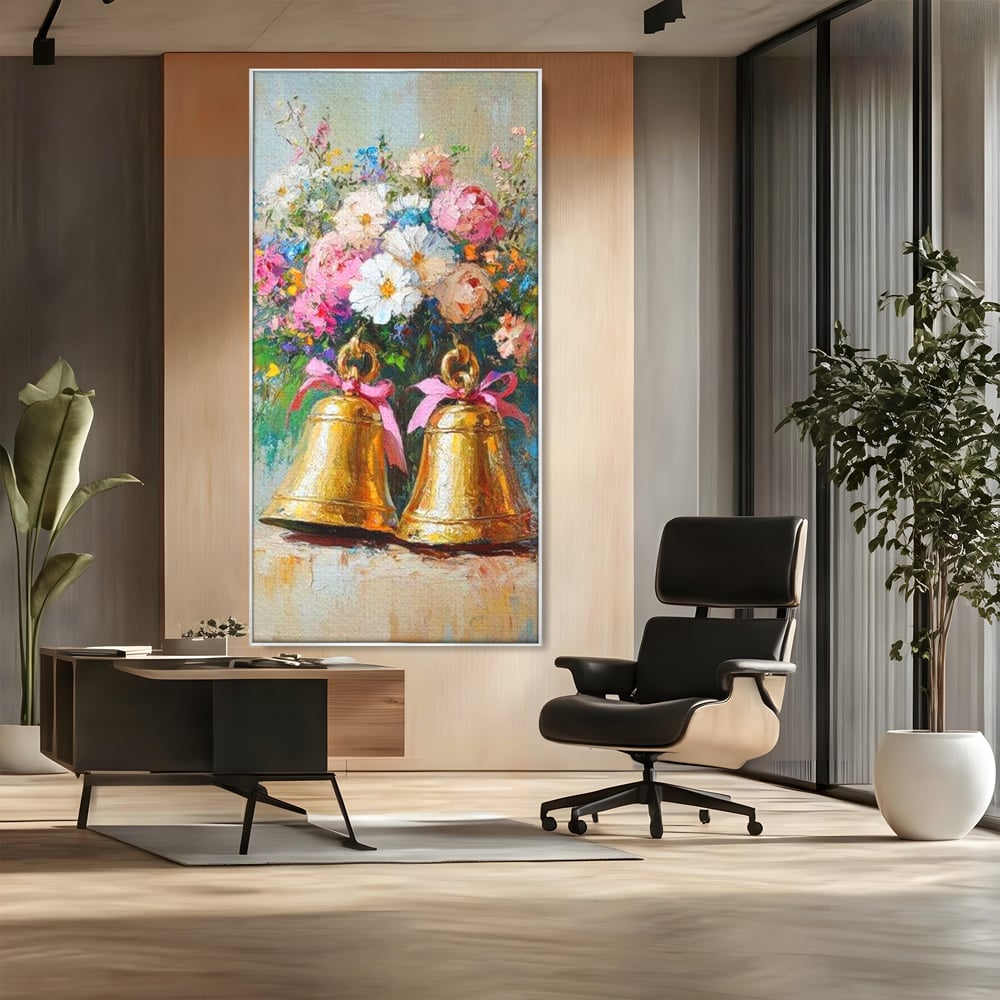 Tablou canvas cu pictura cu clopotei aurii si bujori, in rama de aluminiu argintiu, pe perete intr-un birou